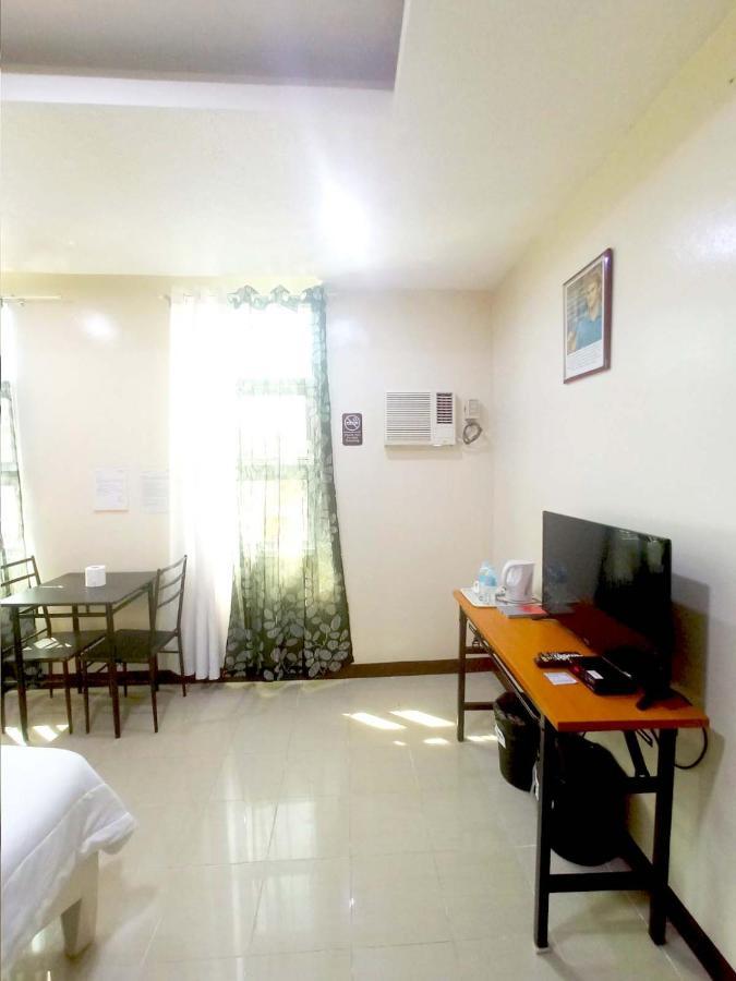 B&J Guesthouse&Tours Tagbilaran Eksteriør billede