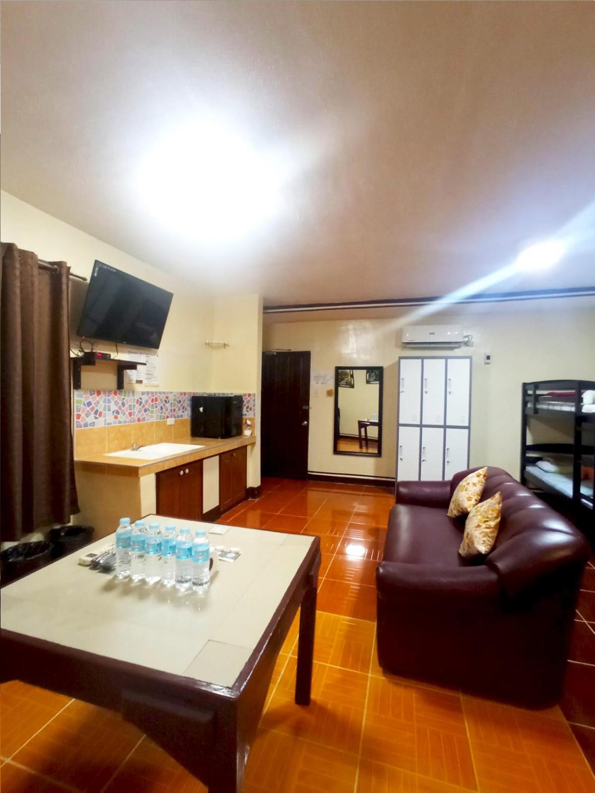 B&J Guesthouse&Tours Tagbilaran Eksteriør billede