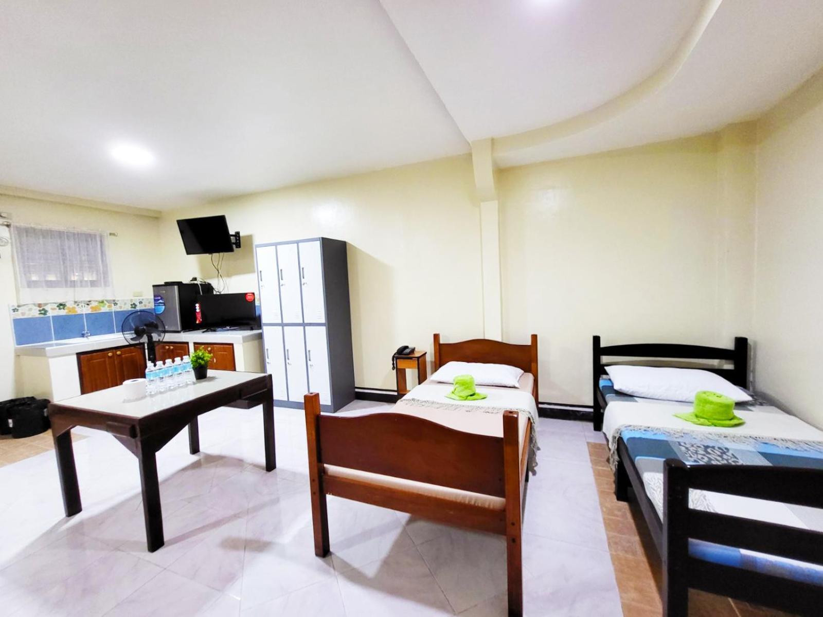 B&J Guesthouse&Tours Tagbilaran Eksteriør billede